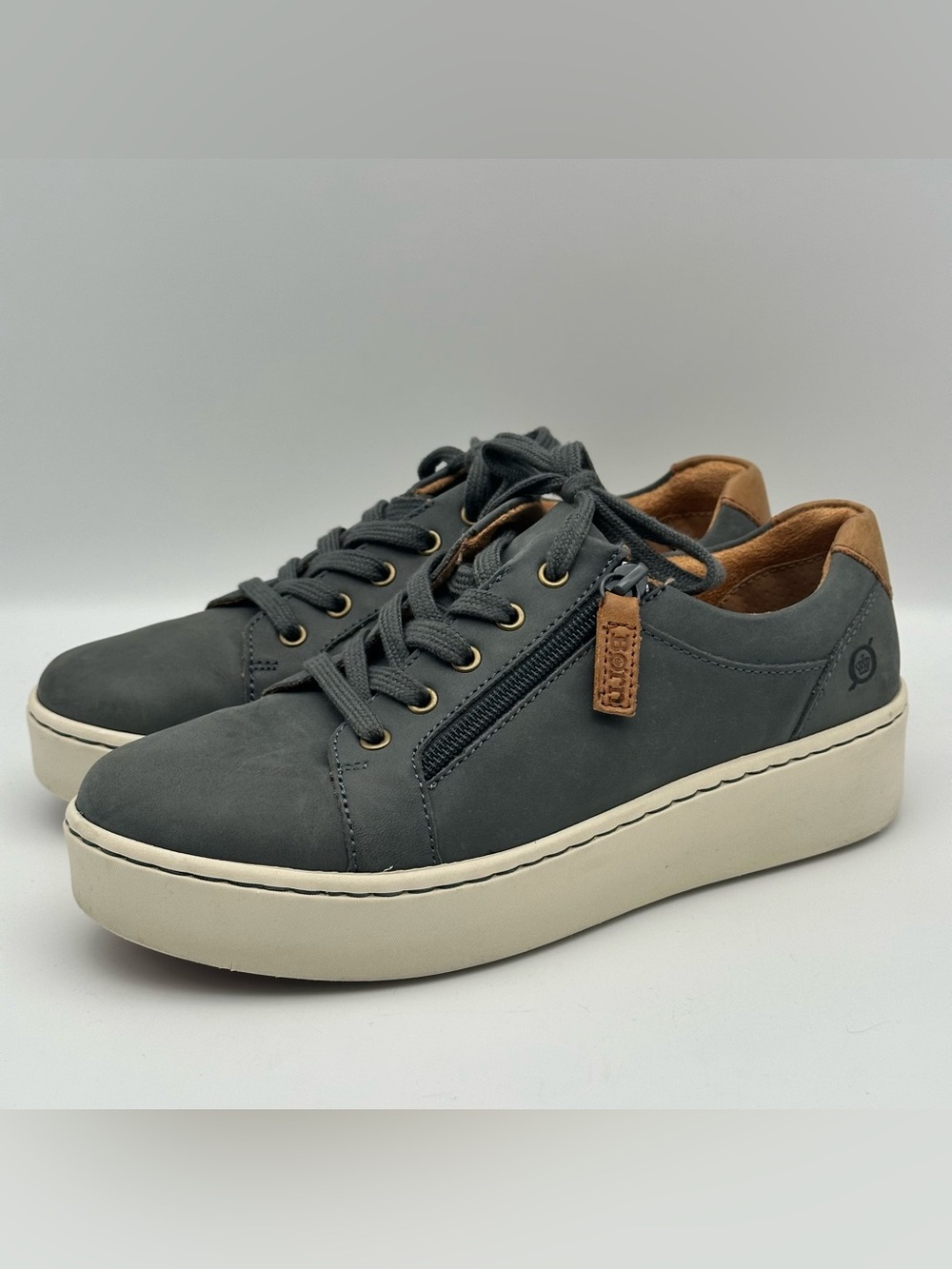 Born Moxie Gray Leather Platform Sneakers Low Top Casual Comfort Shoes sz 8M